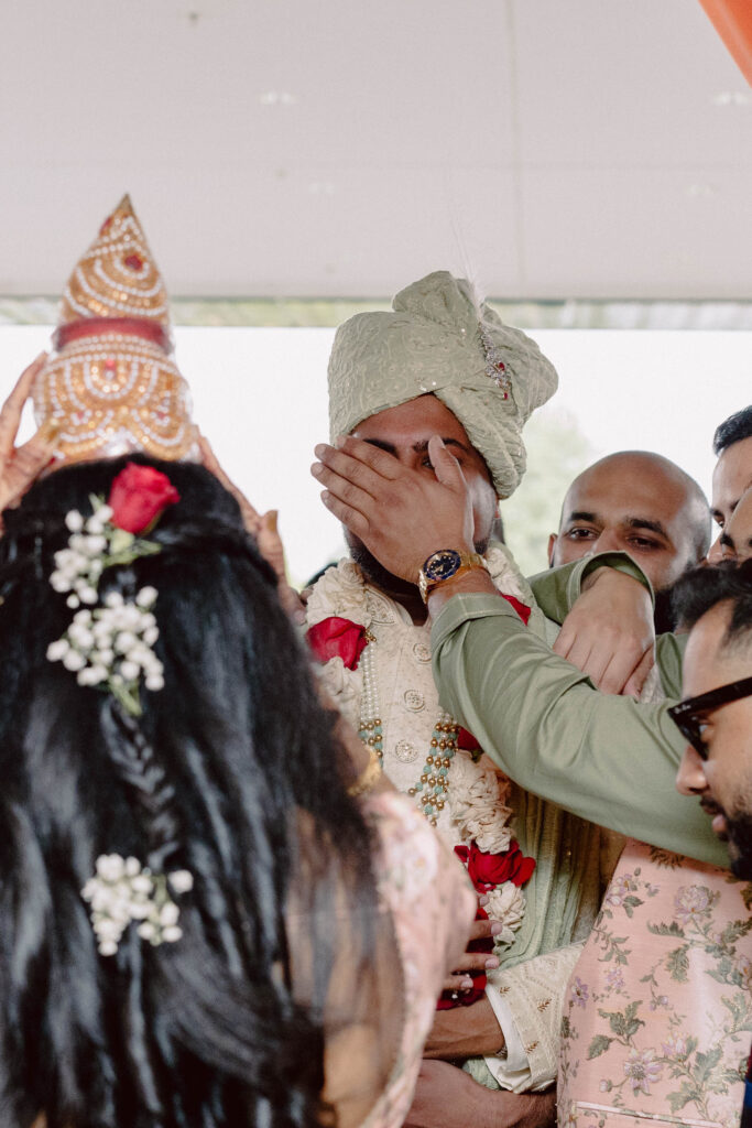 groom during nose game