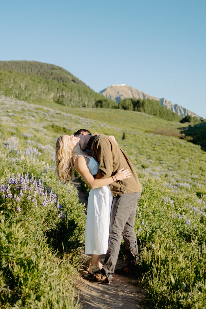 annie and chris kissing in the wildflowers
